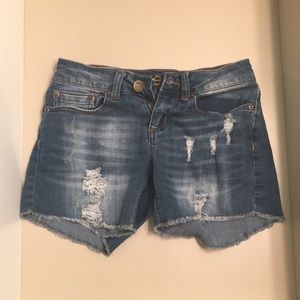 Ripped high waisted jean shorts!